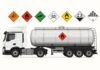 Koja roba spada pod ADR? 9 vrsta opasne robe u transportu Kamion za ADR transport sa oznakama opasnih materija na prikolici